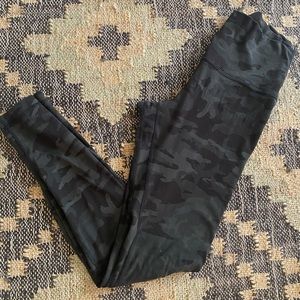 LULULEMON CAMO LEGGING